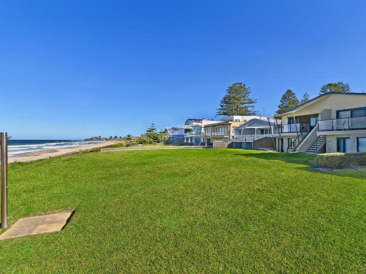 Beach Front Luxury Entrance Exteriör bild